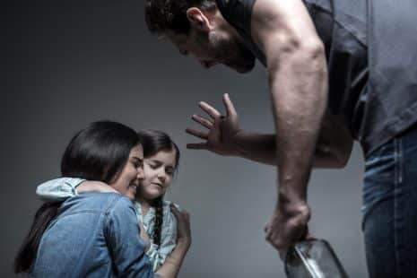 Zwischen Streit und Gewalt gibt es einen Unterschied, narzisstischer Vater